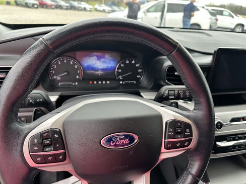 Used 2020 Ford Explorer XLT w/ Equipment Group 202A AWD/4WD image 8