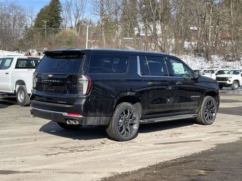 New 2026 Chevrolet Suburban Premier image 3