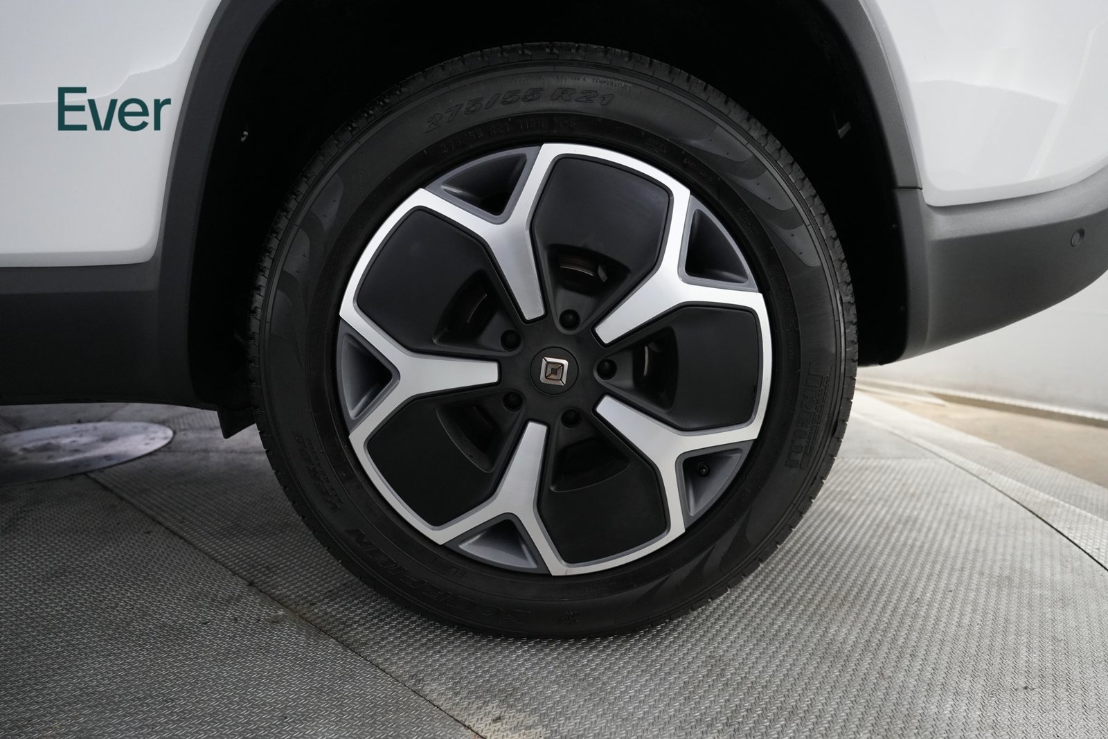 Used 2024 Rivian R1S Adventure Dual AWD/4WD image 9