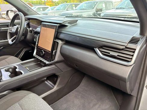 Used 2025 GMC Acadia Elevation image 9