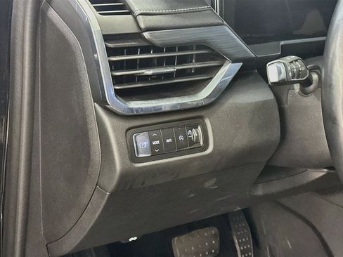 Used 2024 GMC Acadia Elevation AWD/4WD image 17