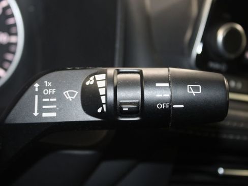 Used 2023 Nissan Rogue SV AWD/4WD image 35