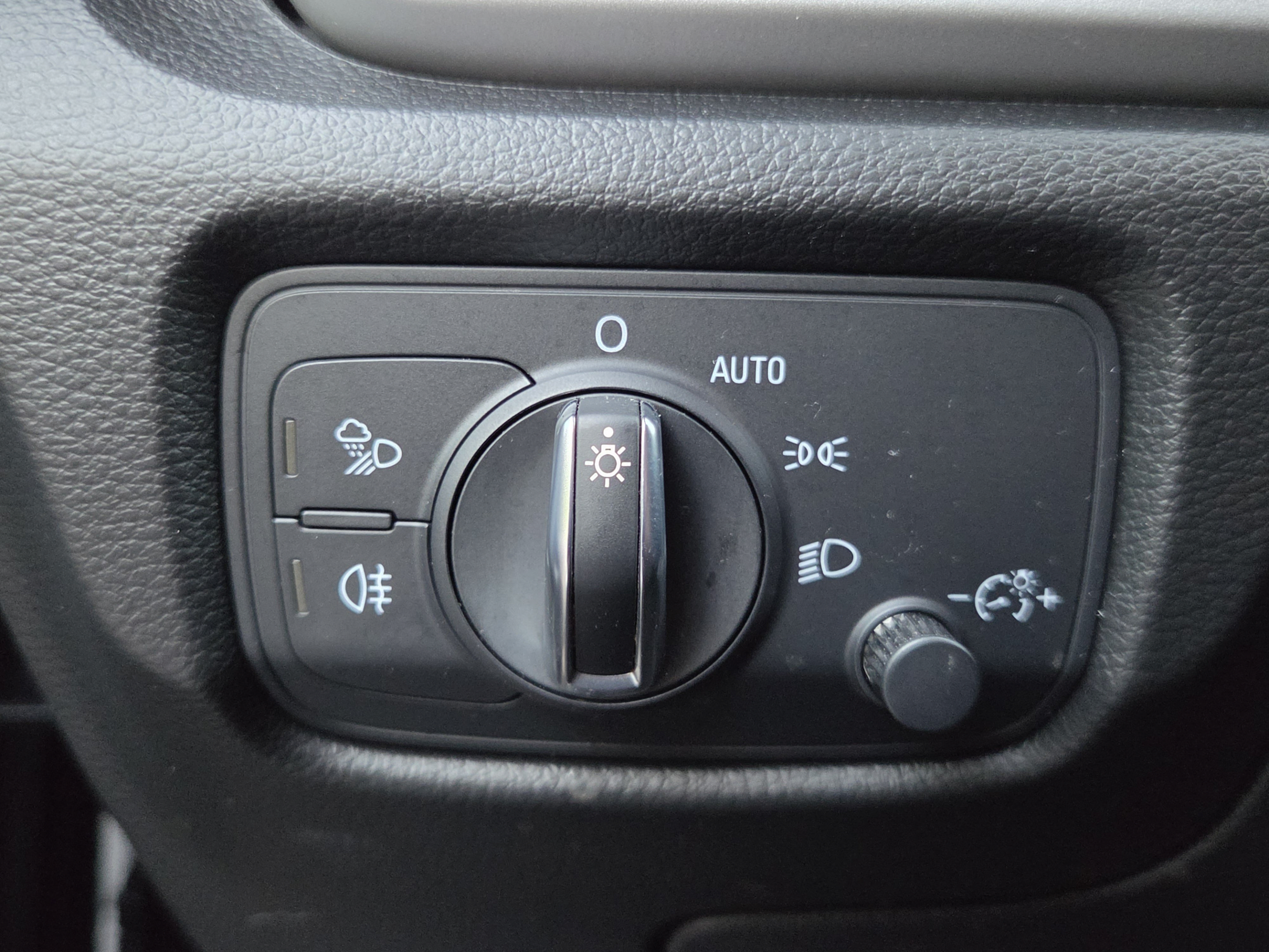 Used 2018 Audi A3 2.0T Premium FWD image 29