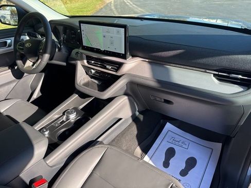 New 2026 Ford Explorer Active w/ Active Comfort Package image 18