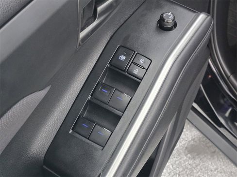 Used 2022 Toyota Highlander LE image 24