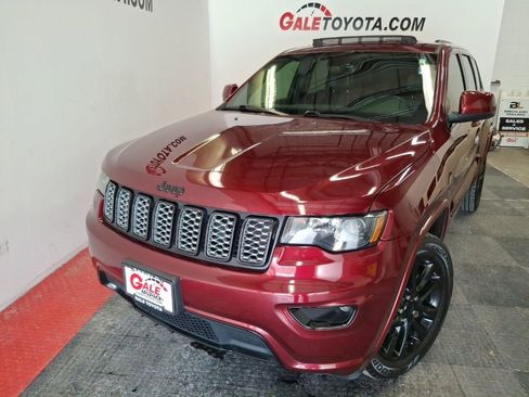 Used 2018 Jeep Grand Cherokee Altitude image 3