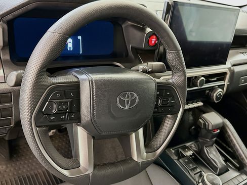 Used 2024 Toyota Tacoma TRD Sport w/ TRD Sport Upgrade Package image 18