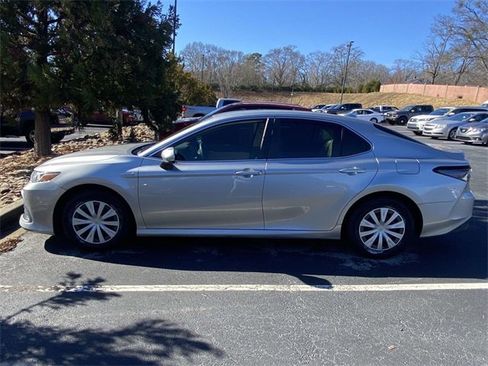Used 2021 Toyota Camry LE image 6