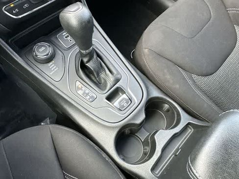 Used 2020 Jeep Cherokee Latitude AWD/4WD image 13