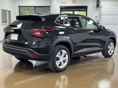 Used 2025 Chevrolet Trax LS FWD image 6