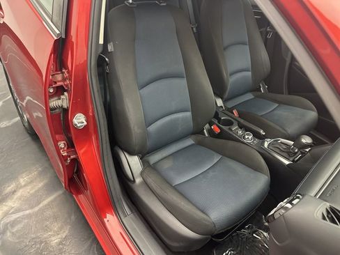 Used 2020 Toyota Yaris LE image 9