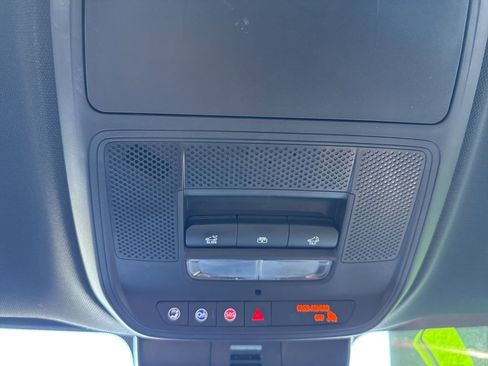 Used 2025 Chevrolet Traverse Z71 image 32