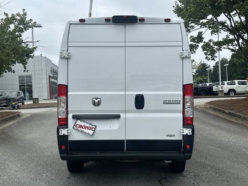 Used 2026 RAM ProMaster 2500 w/ Convenience Group FWD image 4
