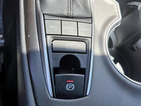 Used 2022 Toyota Camry LE AWD/4WD image 30