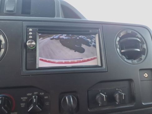 Used 2014 Ford E-350 and Econoline 350 Super Duty image 29