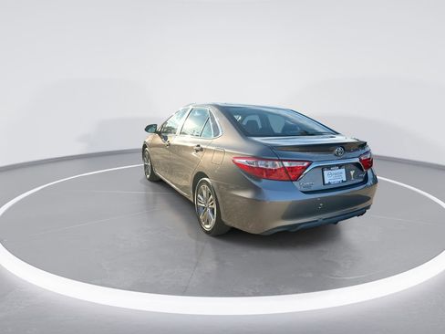 Used 2017 Toyota Camry SE image 6