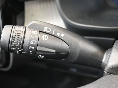 Certified 2025 Volvo XC40 B5 Core image 28