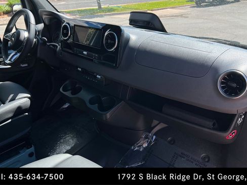 Used 2025 Mercedes-Benz Sprinter 2500 image 22