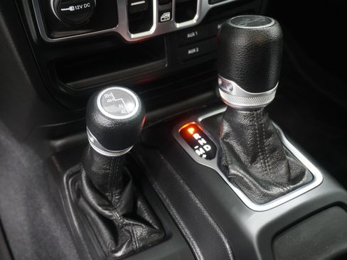 Used 2020 Jeep Wrangler Unlimited Sport AWD/4WD image 23