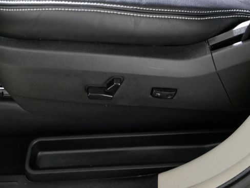 Used 2015 Chrysler Town & Country Touring w/ Driver Convenience Group FWD image 20