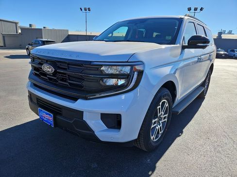 New 2025 Ford Expedition Active image 4