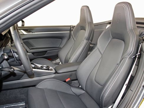 Used 2025 Porsche 911 Carrera image 5