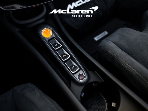 Used 2025 McLaren Artura Spider image 30