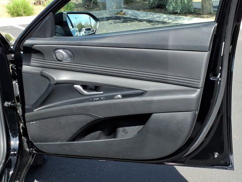 Used 2023 Hyundai Elantra Limited image 21