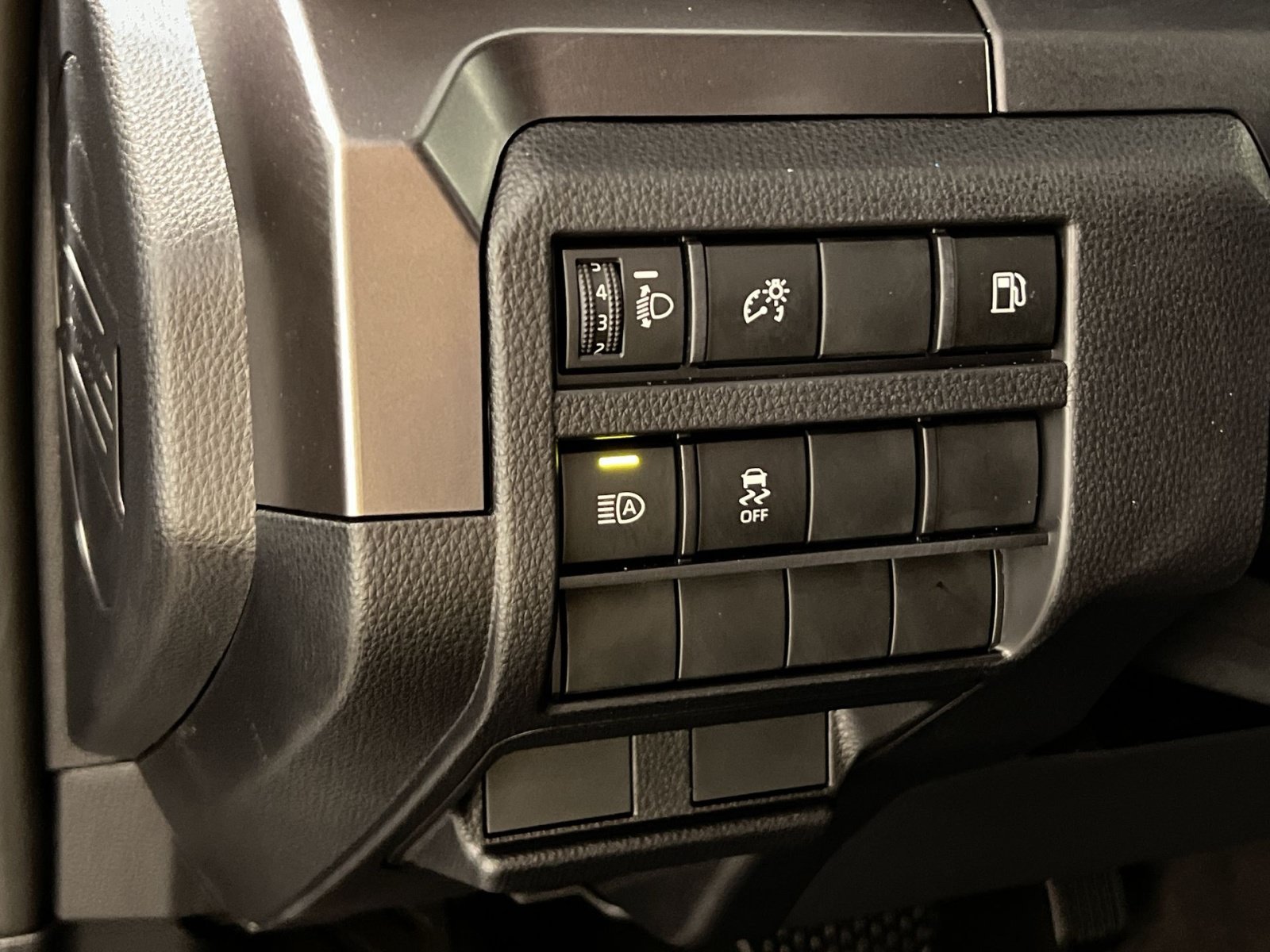 Used 2025 Toyota 4Runner SR5 AWD/4WD image 31