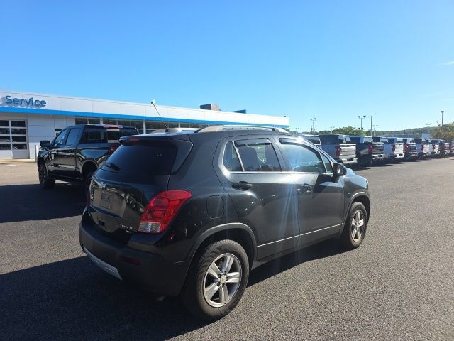 Used 2016 Chevrolet Trax LT w/ LT Sun and Sound Package AWD/4WD image 5