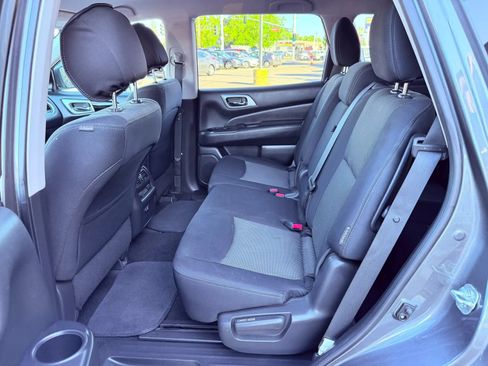 Used 2019 Nissan Pathfinder SV w/ Cargo Package FWD image 10