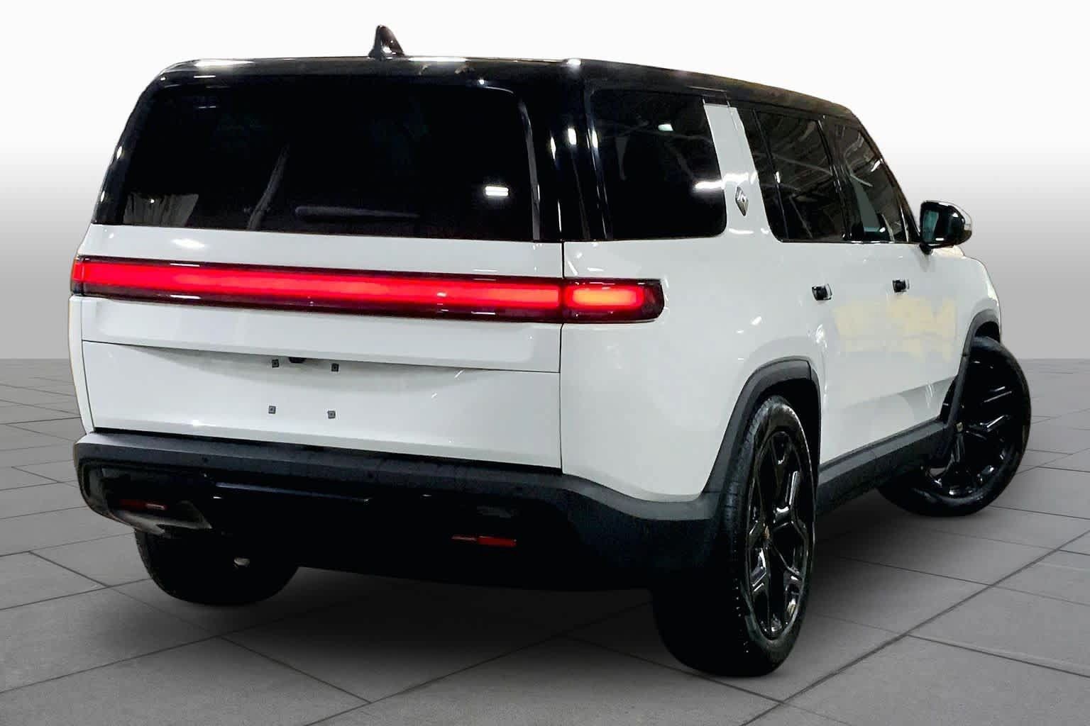 Used 2023 Rivian R1S Launch Edition Quad AWD/4WD image 11
