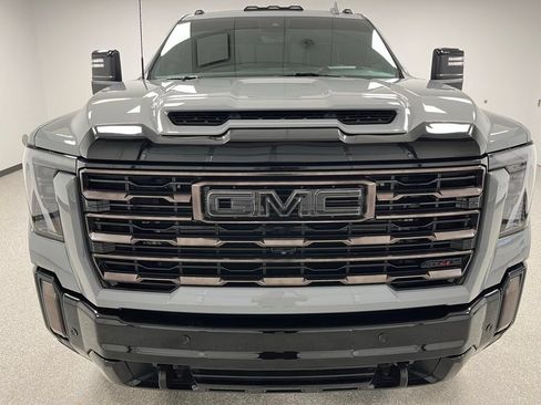 Used 2024 GMC Sierra 2500 AT4X AWD/4WD image 3