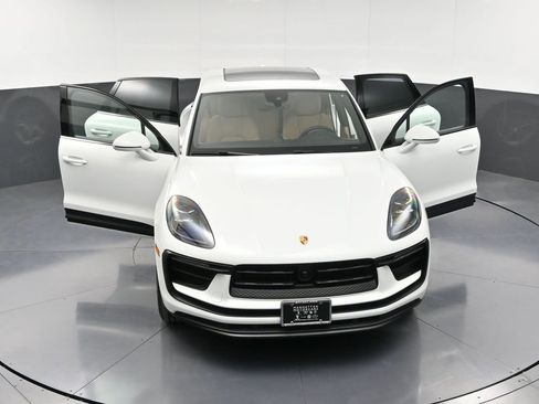 Certified 2025 Porsche Macan image 34