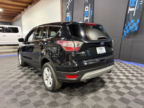 Used 2017 Ford Escape SE image 2