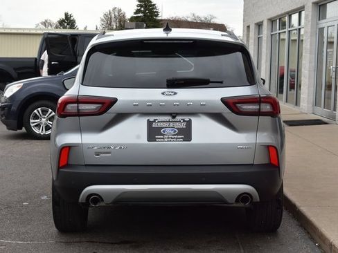 Used 2023 Ford Escape Platinum image 5