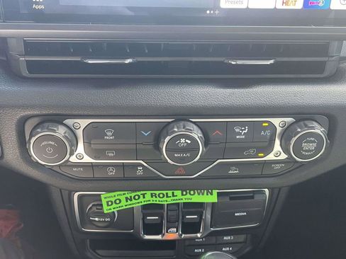 New 2025 Jeep Gladiator Sport image 21