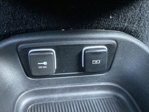 Used 2021 Chrysler Pacifica Touring-L w/ Uconnect Theater Family Group AWD/4WD image 42