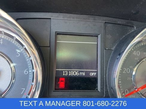 Used 2015 Chrysler Town & Country Touring FWD image 18