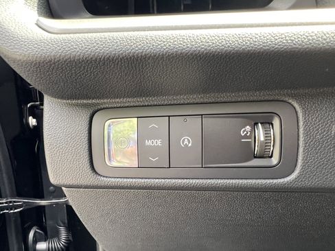 Used 2025 Chevrolet Traverse LT image 18