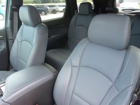 Used 2024 Buick Enclave Premium AWD/4WD image 12