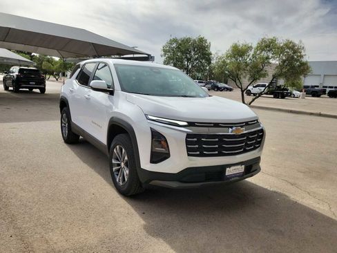 New 2026 Chevrolet Equinox LT w/ Convenience Package II FWD image 2