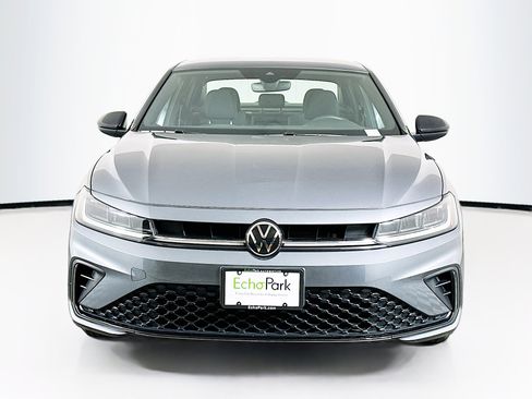 Used 2025 Volkswagen Jetta Sport FWD image 2