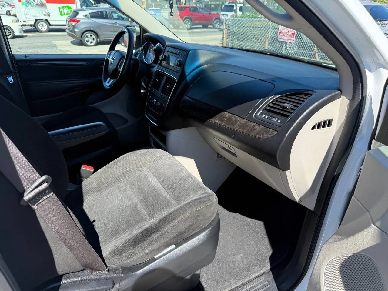 Used 2015 Dodge Grand Caravan American Value Package w/ UConnect Hands-Free Group FWD image 43