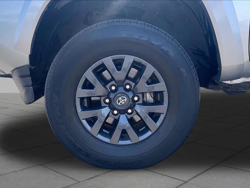 Used 2023 Toyota Tacoma SR5 RWD image 11