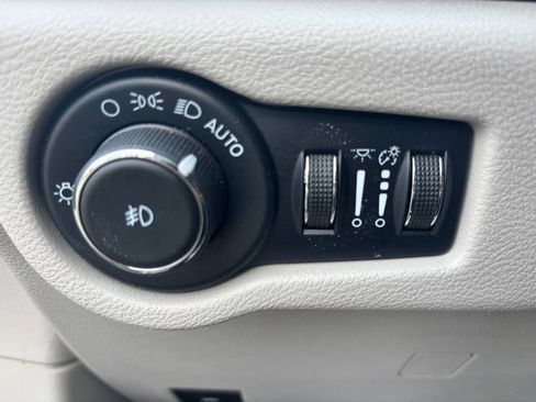 Used 2022 Chrysler Pacifica Touring-L AWD/4WD image 15