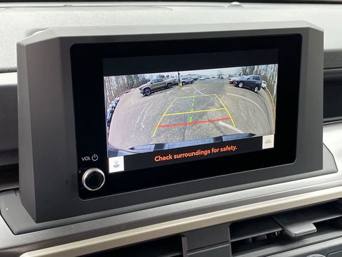 Certified 2025 Toyota Tacoma SR5 image 33