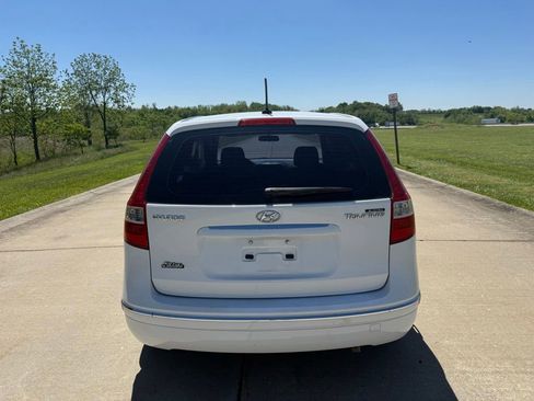 Used 2010 Hyundai Elantra GLS FWD image 4