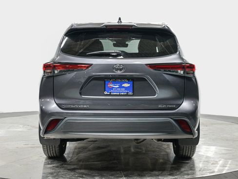Used 2021 Toyota Highlander XLE image 5