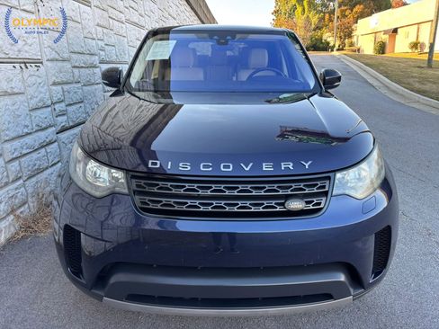 Used 2018 Land Rover Discovery SE image 2